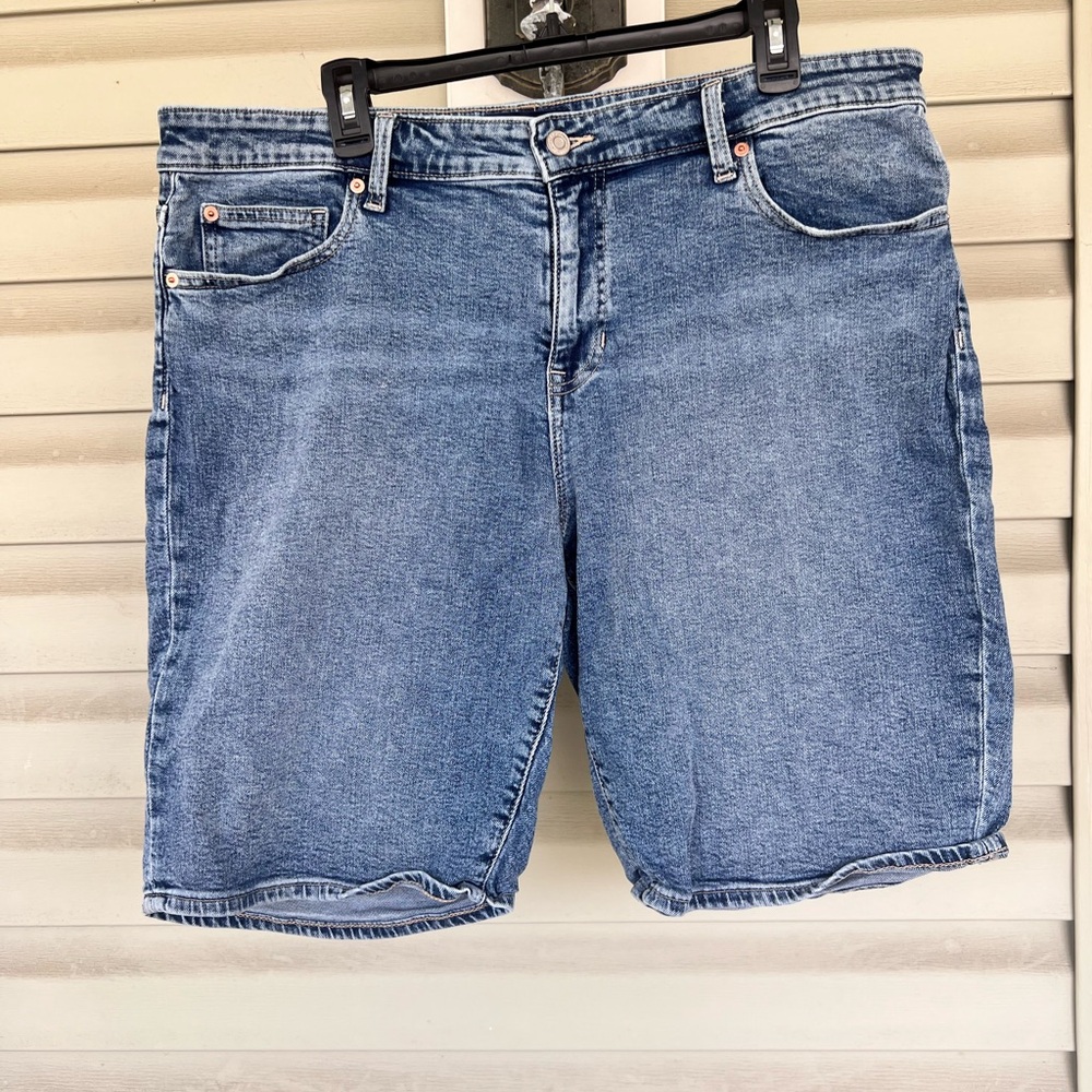 GAP 9” Bermuda Short Denim Jean Shorts Womens Sz 16/33 Stretch 38x10.5-measured